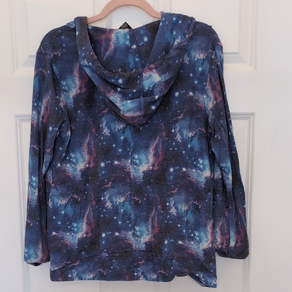 5 for $25 Blue and Purple Graphic Wrap Sweatshirt with 3/4 Sleeves - Picture 2 of 4